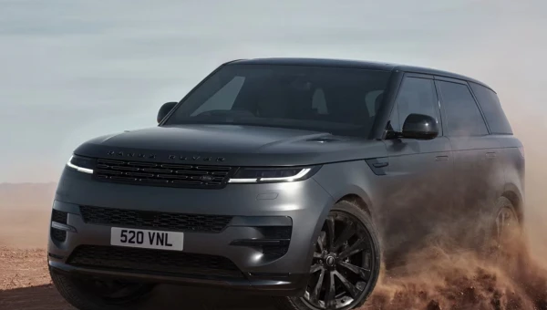 В Сети появились фото электрического Range Rover Sport