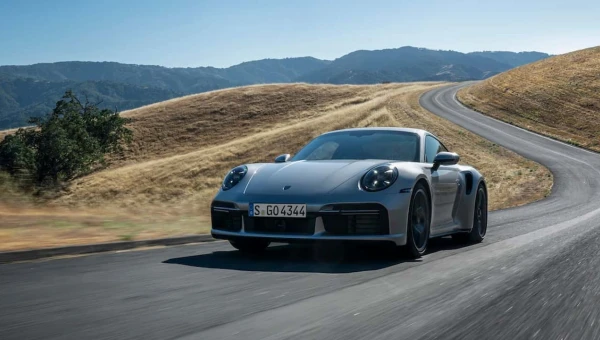 Porsche представил свой самый дорогой спорткар 911 Turbo