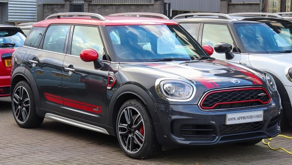 В Россию привезли новый Mini Countryman JCW