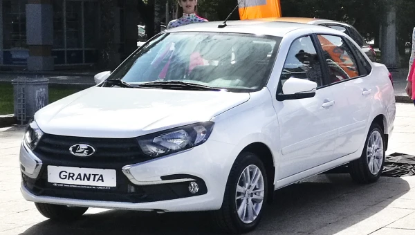 Блогер Илья Свиридов разобрал Lada Granta за 1,6 млн рублей