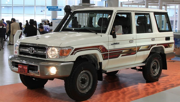 Дилер привез в РФ внедорожник из Японии Toyota Land Cruiser 70 за ₽11,3 млн