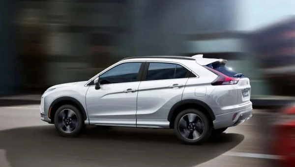 В Россию привезли Mitsubishi Eclipse Cross 2024 модельного года