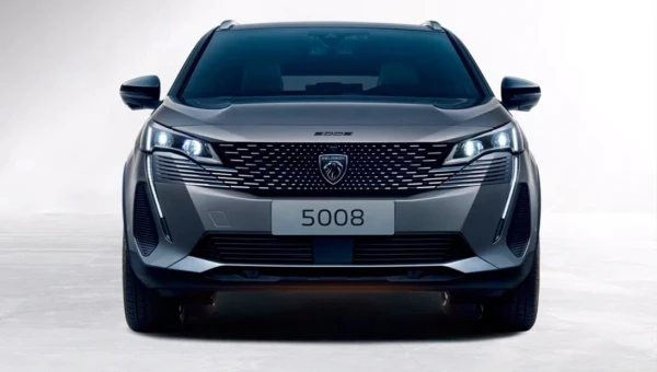 В РФ продают кроссовер Peugeot 5008 2024 года по цене от 4,7 млн рублей