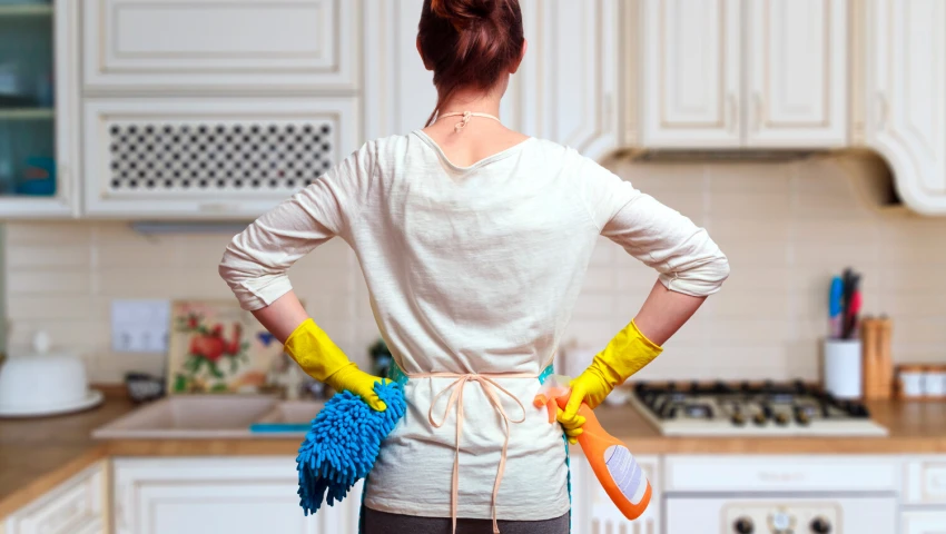 Химик Дорохов предупредил: смешивание домашних чистящих средств может привести к токсическому отеку легких