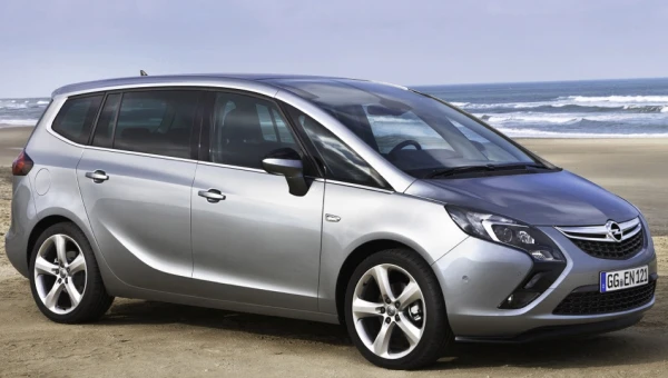 Найден способ выбрать Opel Zafira с хорошими характеристиками за 1 млн рублей