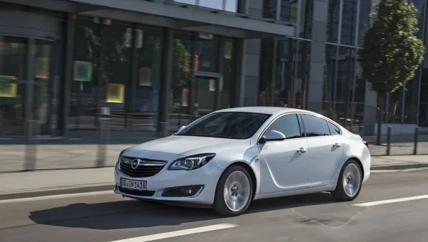 Названы плюсы и минусы популярного Opel Insignia с тремя типами кузова