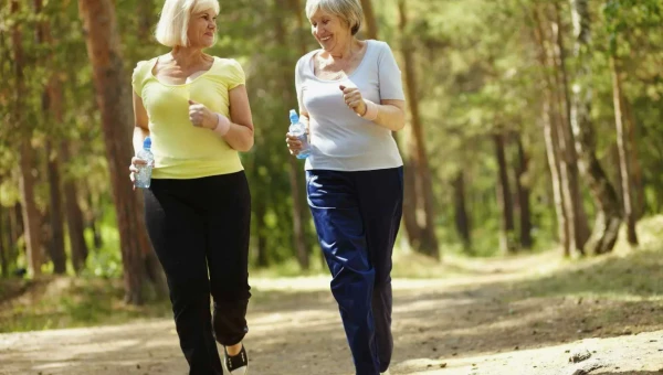 JAMA: Быстрая ходьба снижает риск падений и травм