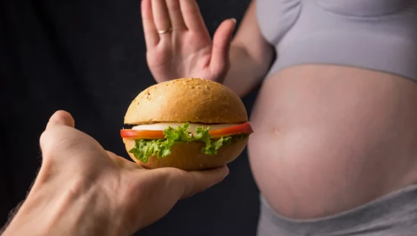 Американские учёные: Беременным женщинам следует избегать фаст-фуд