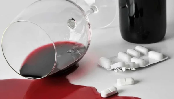 Учёные из Австралии объяснили последствия сочетания лекарств и алкоголя