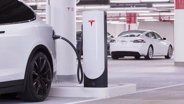 Tesla намерена построить самую большую в мире станцию Supercharger