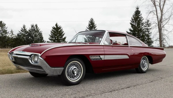 На аукцион RM Sotheby's выставлен уникальный Ford Thunderbird Italien 1963 года