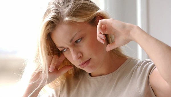 Врач-удиолог Ли: Появление шума в ушах может быть связано с отклонениями в мозге
