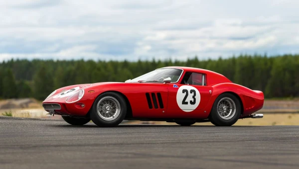 В Великобритании продается легендарный красный Ferrari 250 GTO 1962 года выпуска