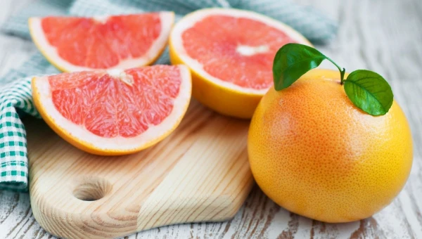 Диетолог Денисова: Диабетикам и сердечникам полезно есть грейпфрут