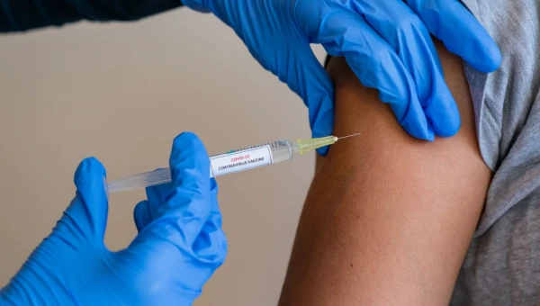 The Lancet: Вакцинированные люди имеют меньший риск тяжёлых последствий COVID