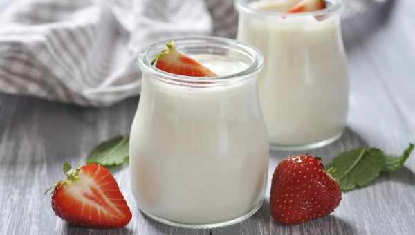 Врач Мясников посоветовал при непереносимости молока есть йогурт