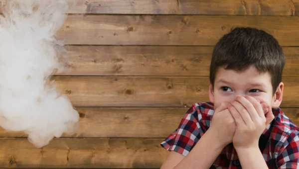 Children: Пассивное курение вейпов связано с увеличением симптомов астмы у детей