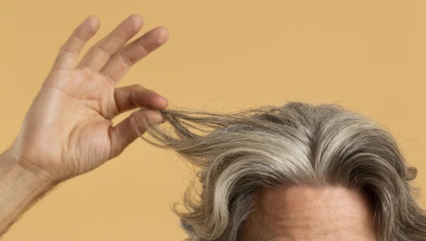 Daily Mail: Веганская диета ускоряет процесс поседения волос