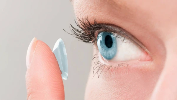 Новый материал для контактных линз может помочь глазу быстрее заживать