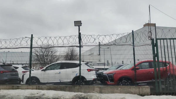 Автопоток: Появились фото нового авто «Москвич 5» на территории завода