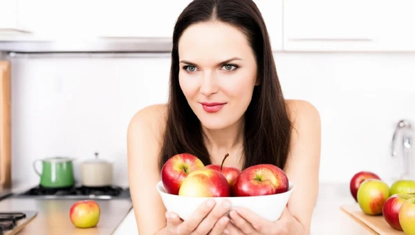 Диетолог Залетова рассказала, зачем нужно ежедневно съедать 1-2 яблока