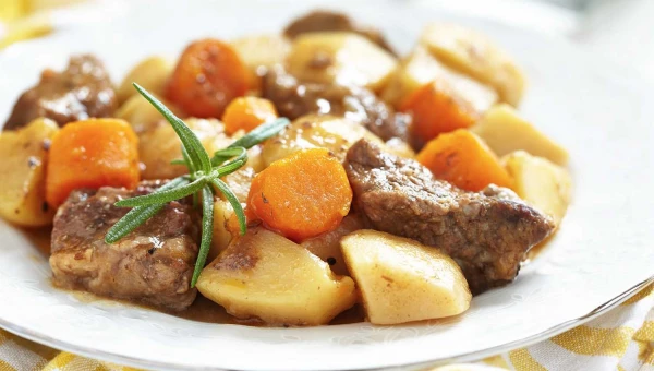 Диетолог Лазуренко назвала сочетание мяса и картошки вредным для здоровья