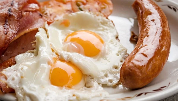 Диетолог Дианова заявила, что яичница на завтрак губит сердце и сосуды