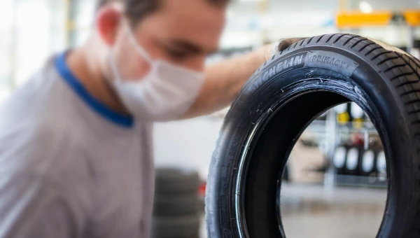 Автоэксперты FIT Service и Ikon Tyres назвали плюсы и минусы всесезонной резины