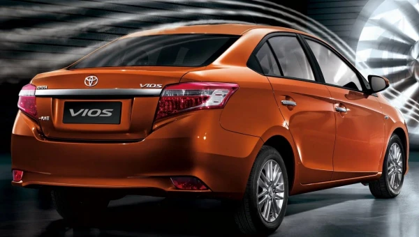 В РФ привезли седан Toyota Vios 2023 года выпуска на замену Hyundai Solaris