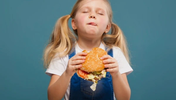 BBI: Нездоровая диета может нанести долгосрочный ущерб мозгу подростков