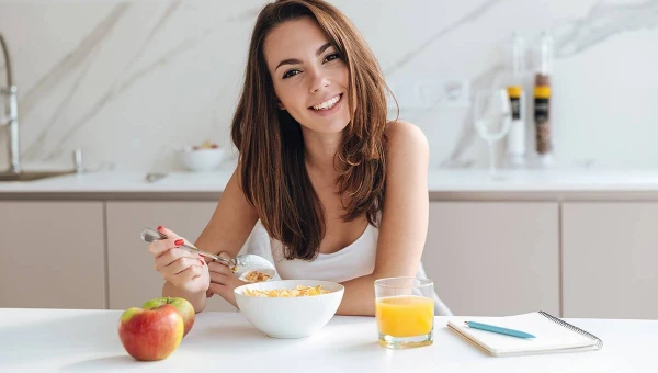 Врач Ерусланова заявила, что частый пропуск завтрака грозит инсультом