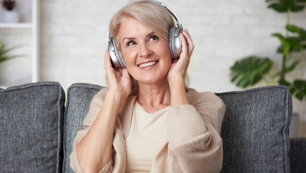 Network Neuroscience: Музыка влияет на когнитивное здоровье пожилых людей