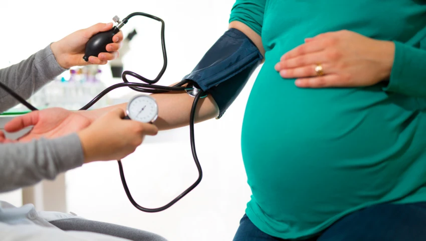 Гипертония во время беременности может увеличить риск тромбов в позднем возрасте