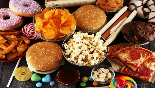 Daily Mail: Сладкая и жирная пища может спровоцировать рак при наличии ожирения
