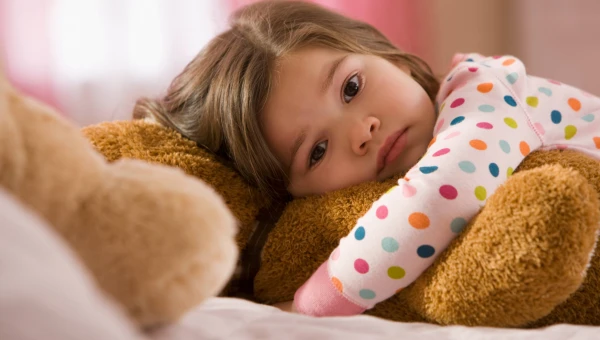 JAMA: Недосып в детстве увеличивает риск психоза в четыре раза