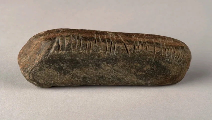 Live Science: Камень с 1600-летней ирландской надписью найден в английском саду