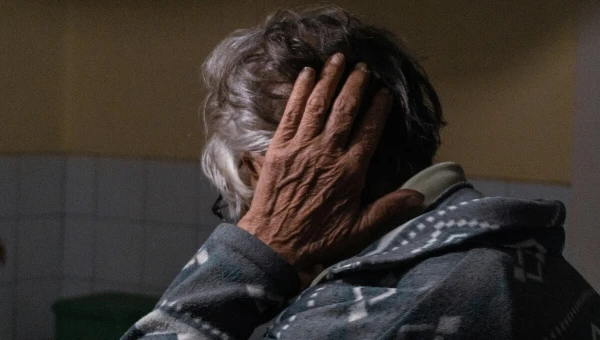 Гериатр Прощаев: Слуховой аппарат может помочь снизить риск развития деменции