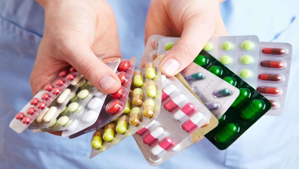 Вирусолог Александр Чепурнов сообщил, что антибиотики при лечении ОРВИ не нужны