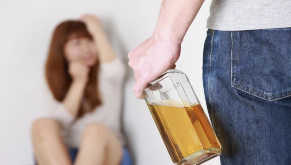 Addiction: Чрезмерное употребление алкоголя влияет на окружающих