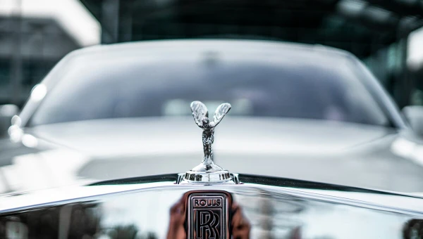 Rolls-Royce расширяет завод в Великобритании для создания эксклюзивных авто