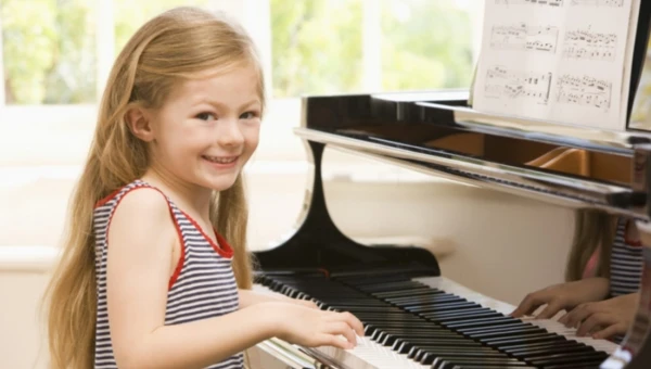 Brain and Behavior: Занятия музыкой улучшают рабочую память и внимание у детей
