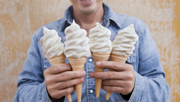 Врач Агапкин: Мороженое полезно при болезни горла и стимулирует работу мозга