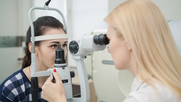 Офтальмолог Санторо назвала опасные симптомы поражения глаз