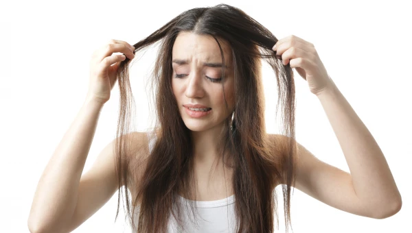 Врач Ионов: Волосы выпадают из-за стресса и нехватки витаминов
