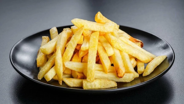 Daily Mail: Вред от ломтика картошки фри сопоставим с одной сигаретой