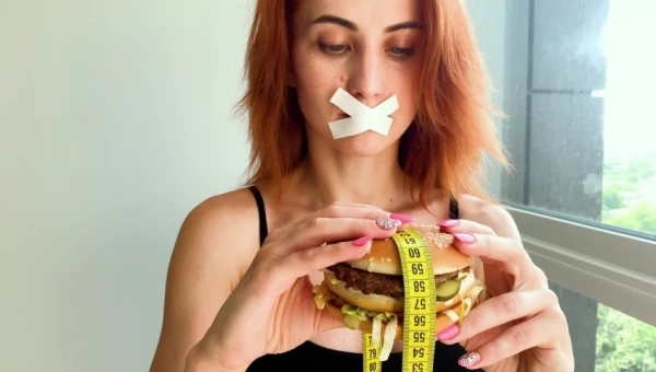Врач Гинзбург: Побороть ожирение поможет изменение отношения к еде
