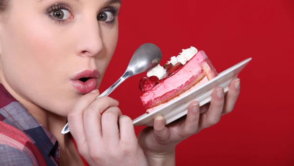 Жирная и сладкая еда уменьшает объем серого вещества головного мозга