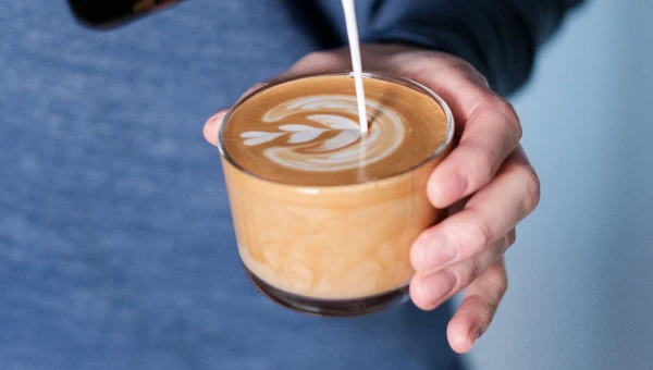 Кофе не влияет на сворачивание молочных белков в горячем напитке