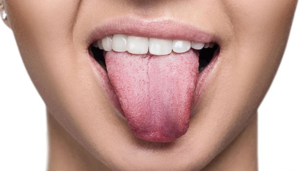 Большой и плоский язык может говорить о проблемах с щитовидкой