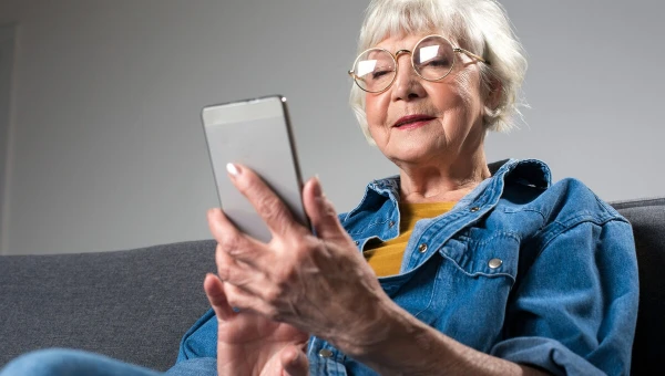 Nature: Сообщения WhatsApp эффективны для лечения депрессии у пожилых людей
